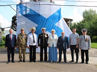 Церемония поднятия флага ВМФ на высотную метеорологическую мачту