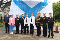 Церемония поднятия флага ВМФ на высотную метеорологическую мачту